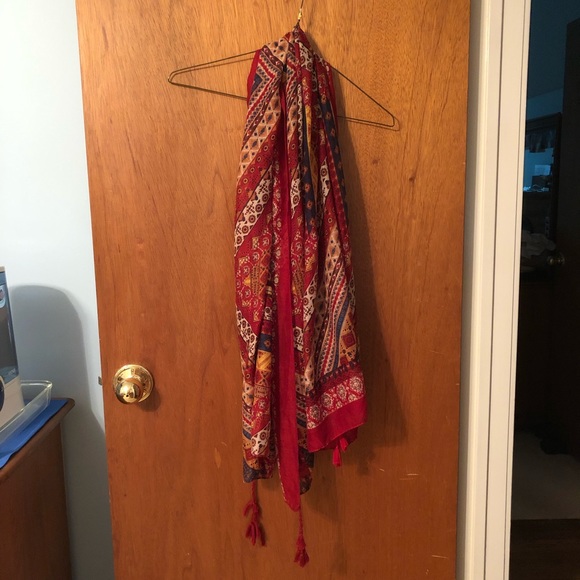 Long patterned wrap/ scarf - Picture 2 of 4